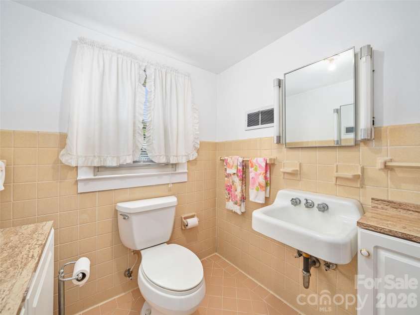 45 Summit Street, Burnsville, NC 28714.  MLS# CAR4372518, YatesRealty ID 14938. Upstairs Half-Bath