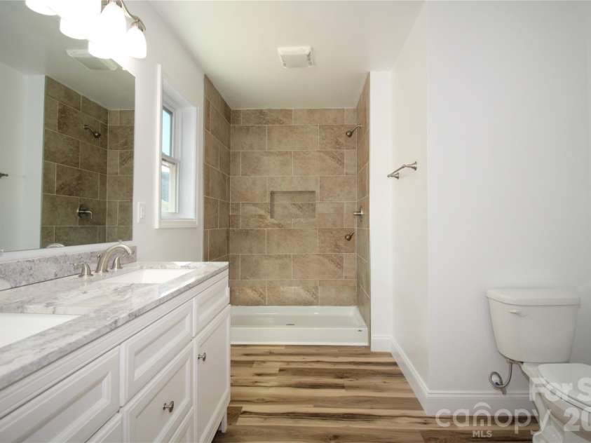 200 Quinn Hill Lane, Mars Hill, NC 28754.  MLS# CAR4374156, YatesRealty ID 14939. 