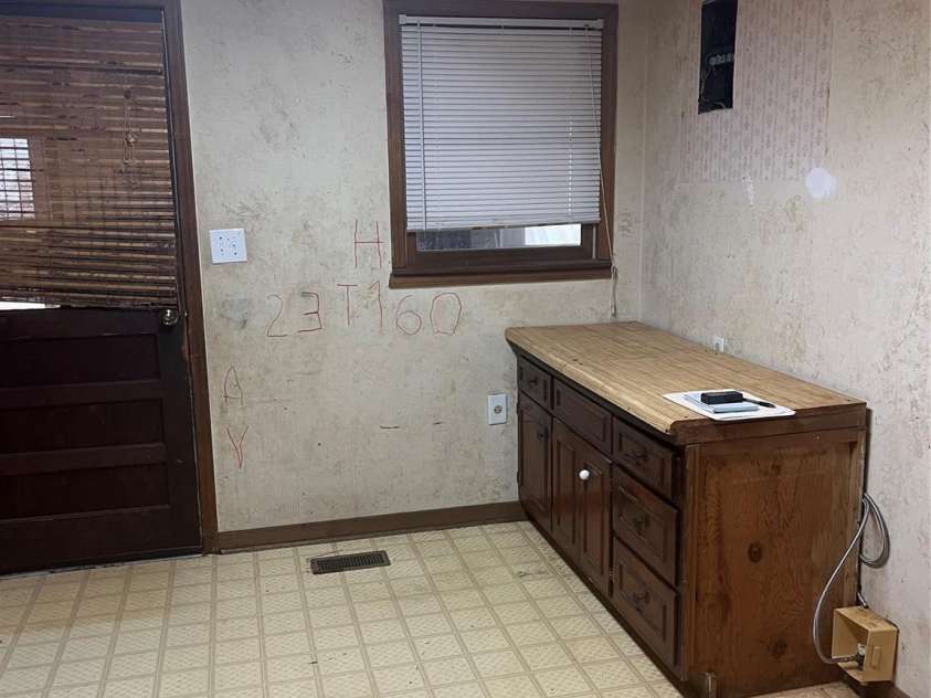 206 Catawba Drive, Mount Holly, NC 28120.  MLS# CAR4331630, YatesRealty ID 1494. 