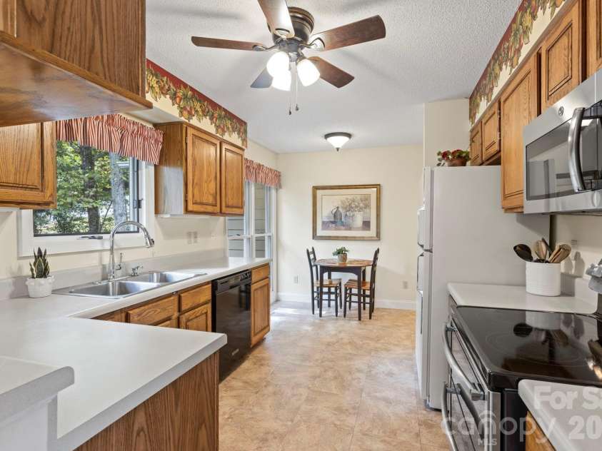 320 Dawnbrook Drive, Flat Rock, NC 28731.  MLS# CAR4376891, YatesRealty ID 1494. 