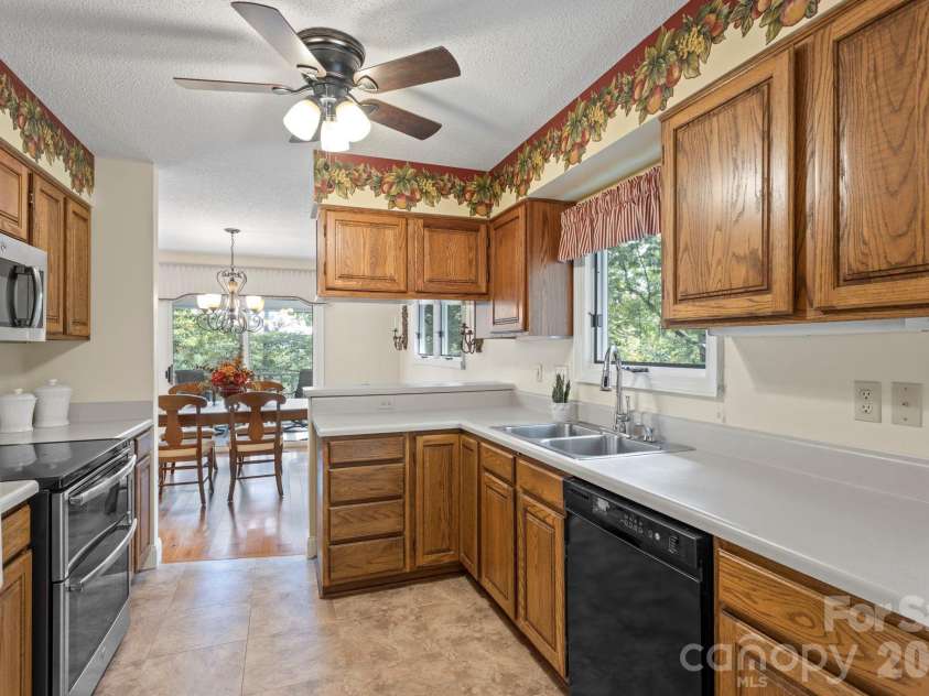 320 Dawnbrook Drive, Flat Rock, NC 28731.  MLS# CAR4376891, YatesRealty ID 1494. 