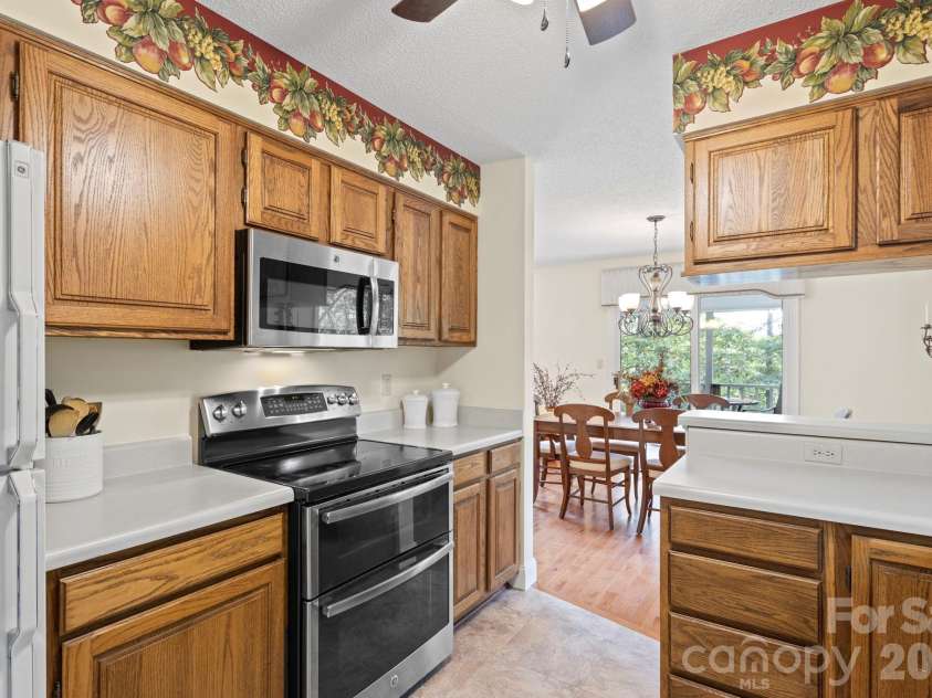 320 Dawnbrook Drive, Flat Rock, NC 28731.  MLS# CAR4376891, YatesRealty ID 1494. 