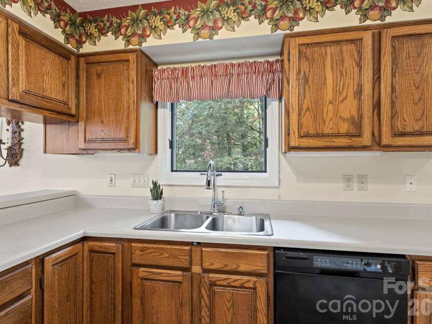 320 Dawnbrook Drive, Flat Rock, NC 28731.  MLS# CAR4376891, YatesRealty ID 1494. 
