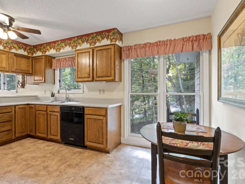 320 Dawnbrook Drive, Flat Rock, NC 28731.  MLS# CAR4376891, YatesRealty ID 1494. 