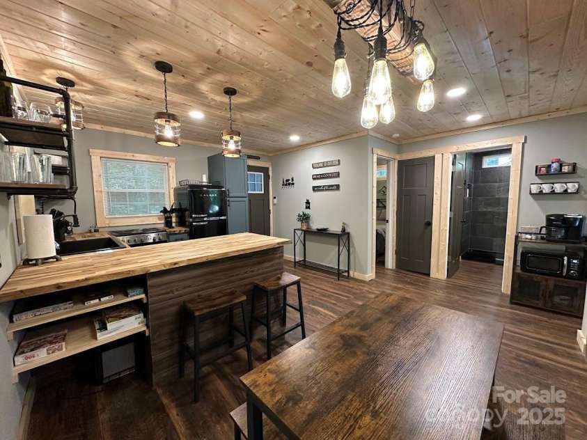 30 Rainbow Lake Circle, Black Mountain, NC 28711.  MLS# CAR4228159, YatesRealty ID 14941. 