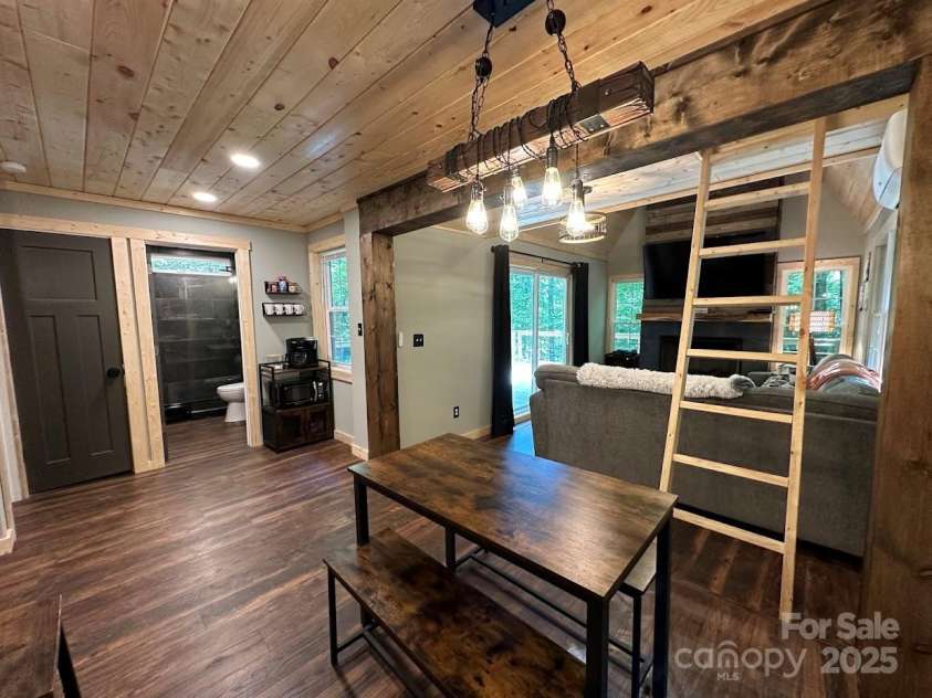 30 Rainbow Lake Circle, Black Mountain, NC 28711.  MLS# CAR4228159, YatesRealty ID 14941. 