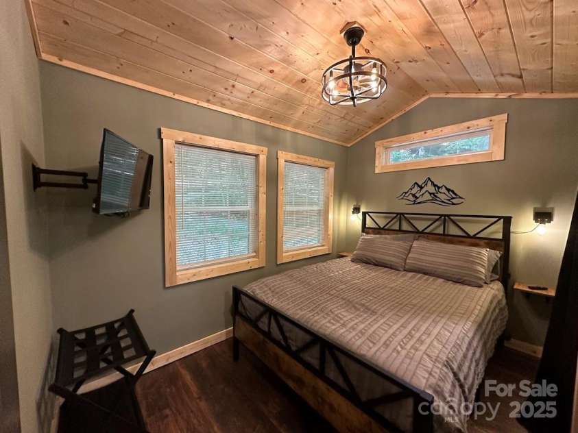 30 Rainbow Lake Circle, Black Mountain, NC 28711.  MLS# CAR4228159, YatesRealty ID 14941. 