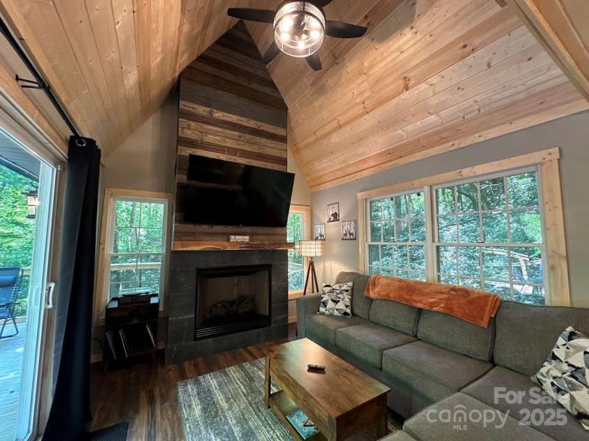 30 Rainbow Lake Circle, Black Mountain, NC 28711.  MLS# CAR4228159, YatesRealty ID 14941. 