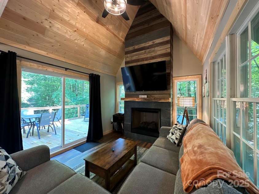 30 Rainbow Lake Circle, Black Mountain, NC 28711.  MLS# CAR4228159, YatesRealty ID 14941. 