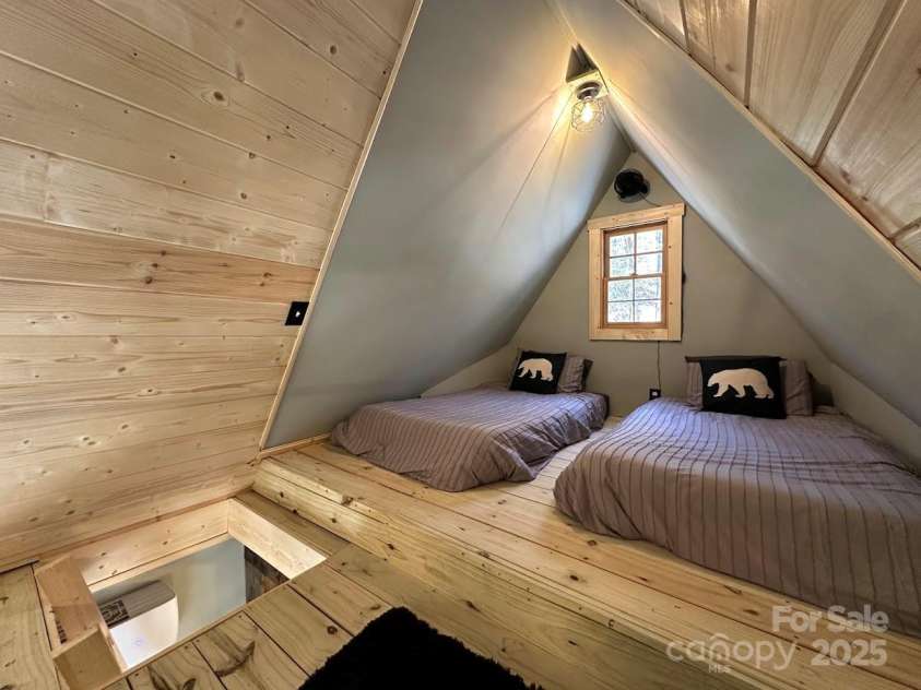 30 Rainbow Lake Circle, Black Mountain, NC 28711.  MLS# CAR4228159, YatesRealty ID 14941. 