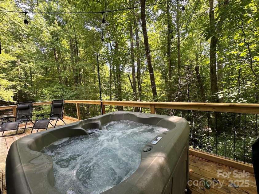 30 Rainbow Lake Circle, Black Mountain, NC 28711.  MLS# CAR4228159, YatesRealty ID 14941. 