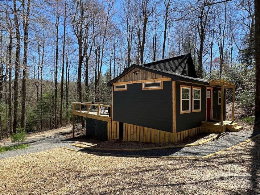 30 Rainbow Lake Circle, Black Mountain, NC 28711.  MLS# CAR4228159, YatesRealty ID 14941. 