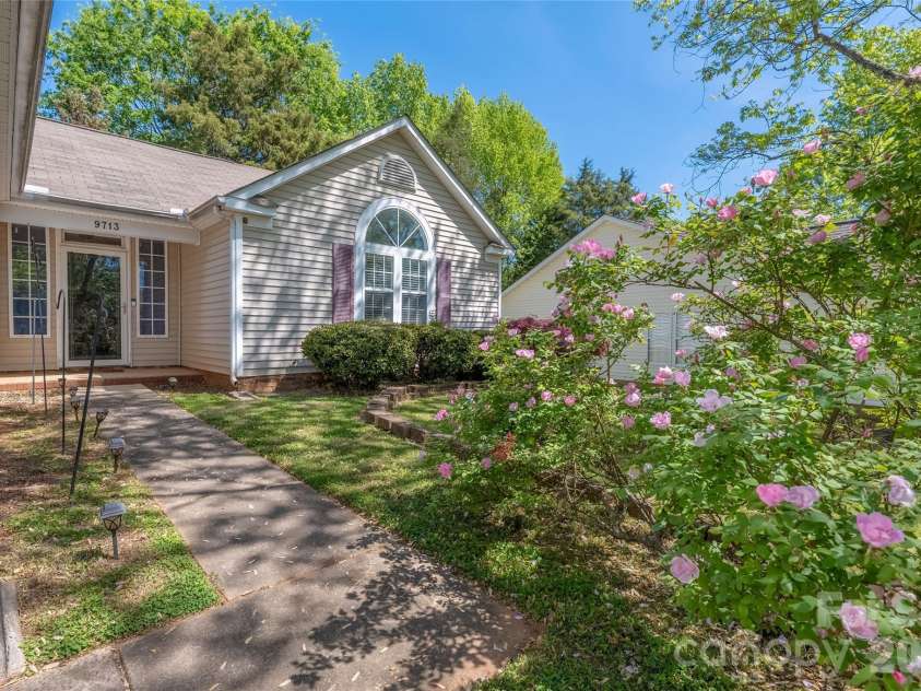 9713 Veronica Drive, Charlotte, NC 28215.  MLS# CAR4373562, YatesRealty ID 14941. 