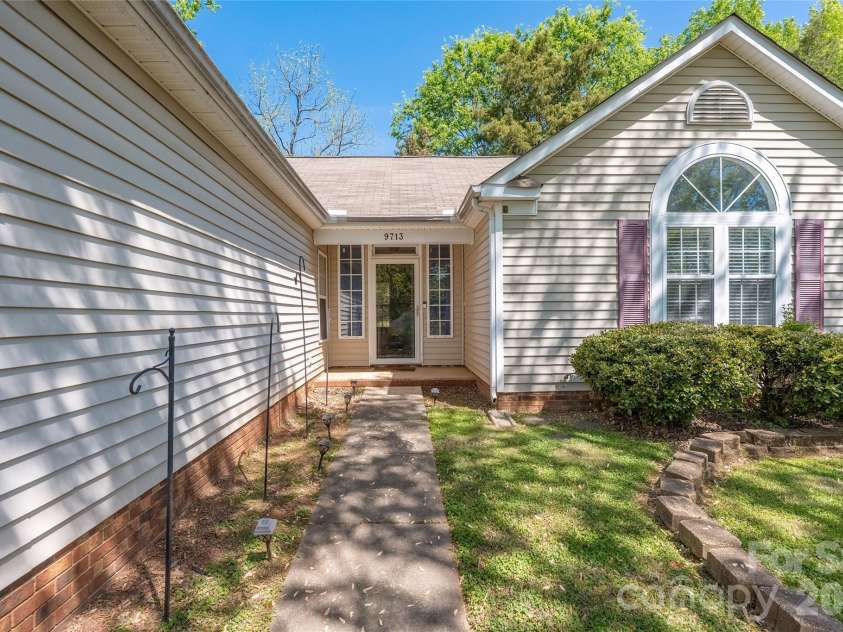 9713 Veronica Drive, Charlotte, NC 28215.  MLS# CAR4373562, YatesRealty ID 14941. 