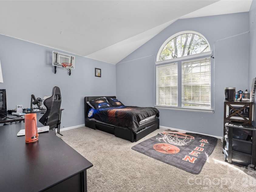9713 Veronica Drive, Charlotte, NC 28215.  MLS# CAR4373562, YatesRealty ID 14941. 