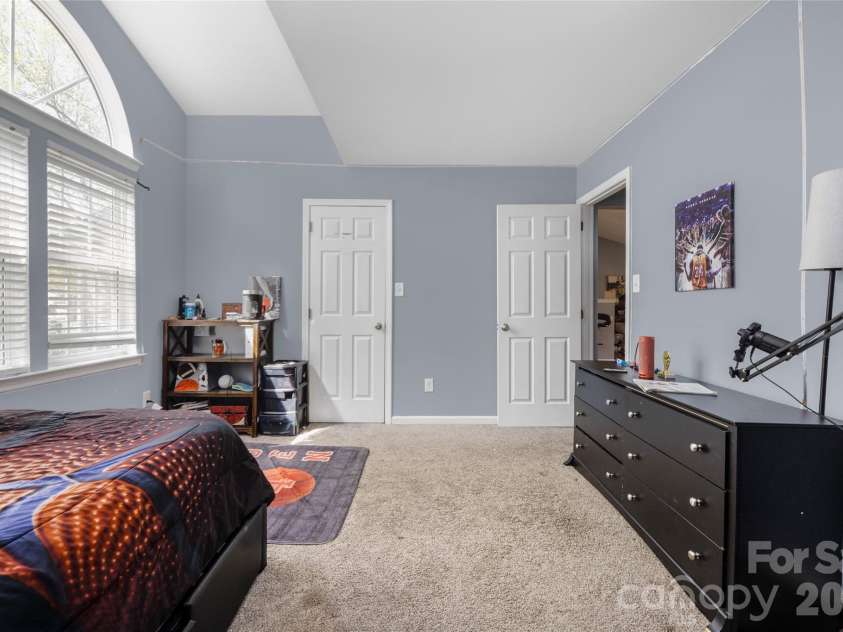 9713 Veronica Drive, Charlotte, NC 28215.  MLS# CAR4373562, YatesRealty ID 14941. 