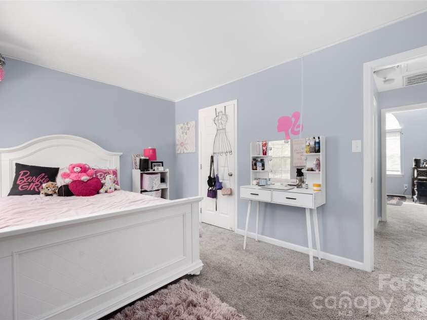 9713 Veronica Drive, Charlotte, NC 28215.  MLS# CAR4373562, YatesRealty ID 14941. 