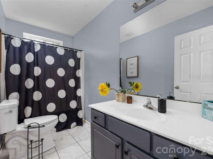 9713 Veronica Drive, Charlotte, NC 28215.  MLS# CAR4373562, YatesRealty ID 14941. 