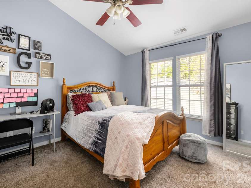 9713 Veronica Drive, Charlotte, NC 28215.  MLS# CAR4373562, YatesRealty ID 14941. 