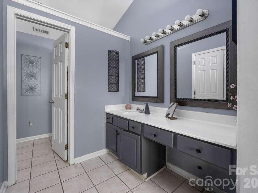 9713 Veronica Drive, Charlotte, NC 28215.  MLS# CAR4373562, YatesRealty ID 14941. 