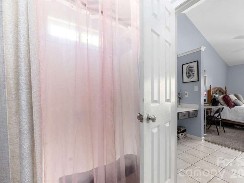 9713 Veronica Drive, Charlotte, NC 28215.  MLS# CAR4373562, YatesRealty ID 14941. 