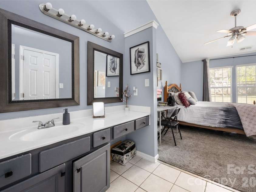 9713 Veronica Drive, Charlotte, NC 28215.  MLS# CAR4373562, YatesRealty ID 14941. 