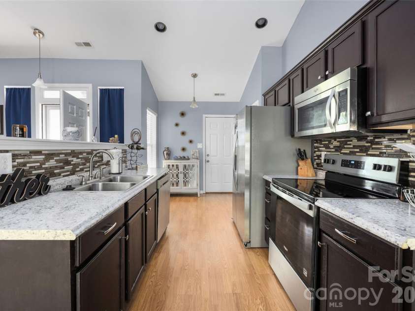 9713 Veronica Drive, Charlotte, NC 28215.  MLS# CAR4373562, YatesRealty ID 14941. 