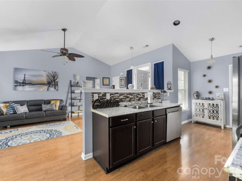 9713 Veronica Drive, Charlotte, NC 28215.  MLS# CAR4373562, YatesRealty ID 14941. 