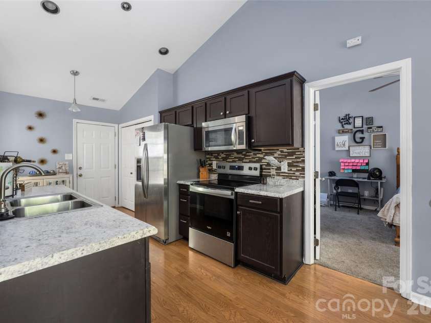 9713 Veronica Drive, Charlotte, NC 28215.  MLS# CAR4373562, YatesRealty ID 14941. 