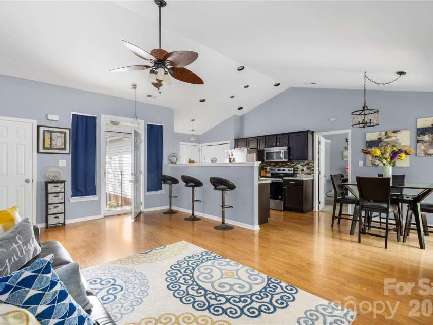 9713 Veronica Drive, Charlotte, NC 28215.  MLS# CAR4373562, YatesRealty ID 14941. 