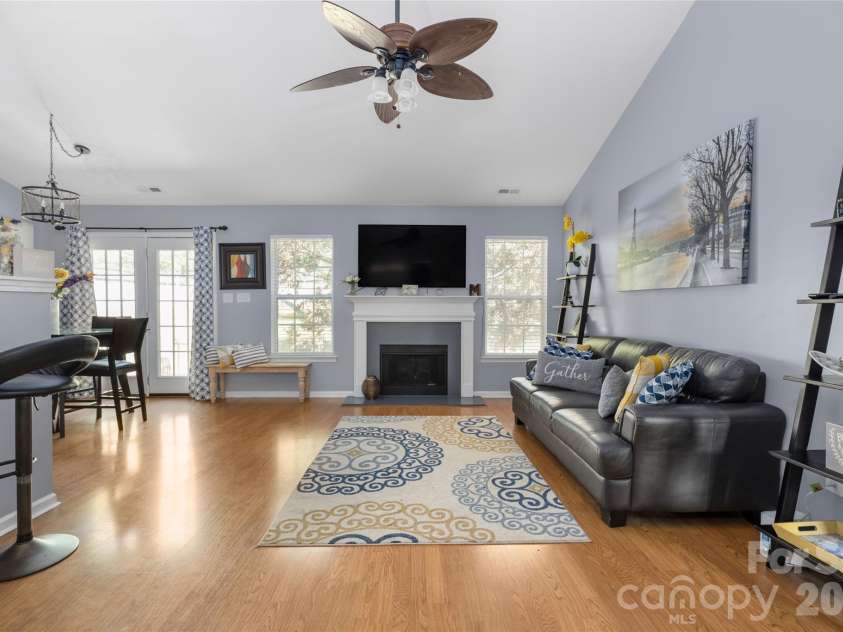 9713 Veronica Drive, Charlotte, NC 28215.  MLS# CAR4373562, YatesRealty ID 14941. 