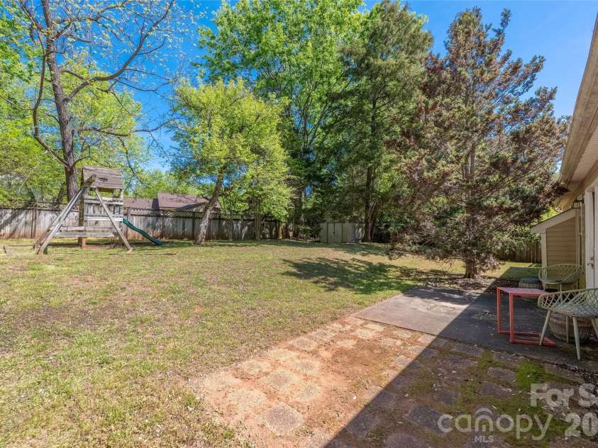 9713 Veronica Drive, Charlotte, NC 28215.  MLS# CAR4373562, YatesRealty ID 14941. 