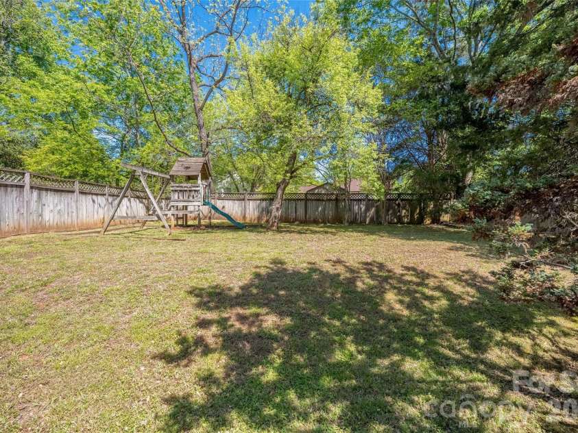 9713 Veronica Drive, Charlotte, NC 28215.  MLS# CAR4373562, YatesRealty ID 14941. 