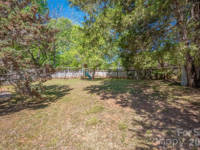 9713 Veronica Drive, Charlotte, NC 28215.  MLS# CAR4373562, YatesRealty ID 14941. 
