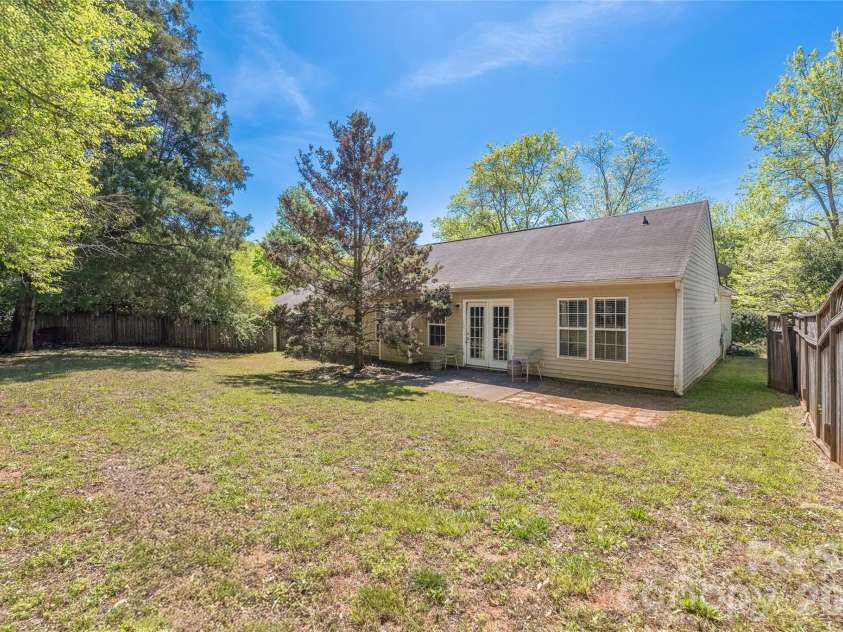 9713 Veronica Drive, Charlotte, NC 28215.  MLS# CAR4373562, YatesRealty ID 14941. 