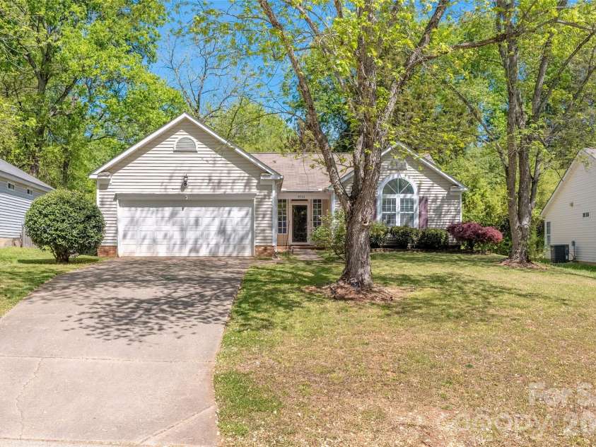 9713 Veronica Drive, Charlotte, NC 28215.  MLS# CAR4373562, YatesRealty ID 14941. 