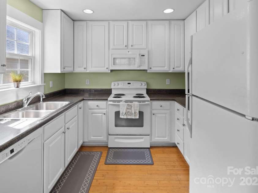 160 Lumber River Road, Fletcher, NC 28732.  MLS# CAR4242814, YatesRealty ID 14942. 