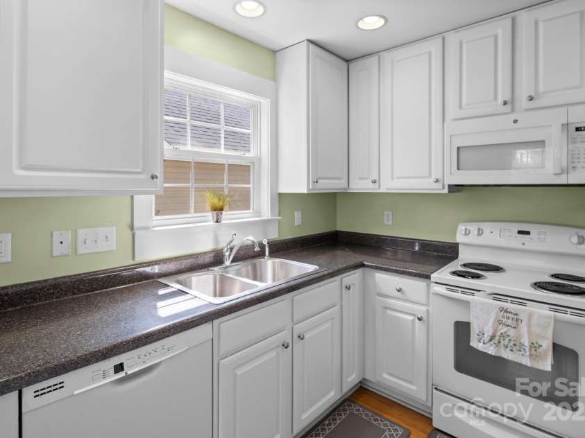 160 Lumber River Road, Fletcher, NC 28732.  MLS# CAR4242814, YatesRealty ID 14942. 