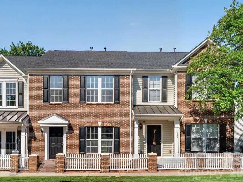 1631 Chamberside Drive, Rock Hill, SC 29730.  MLS# CAR4373797, YatesRealty ID 14942. 