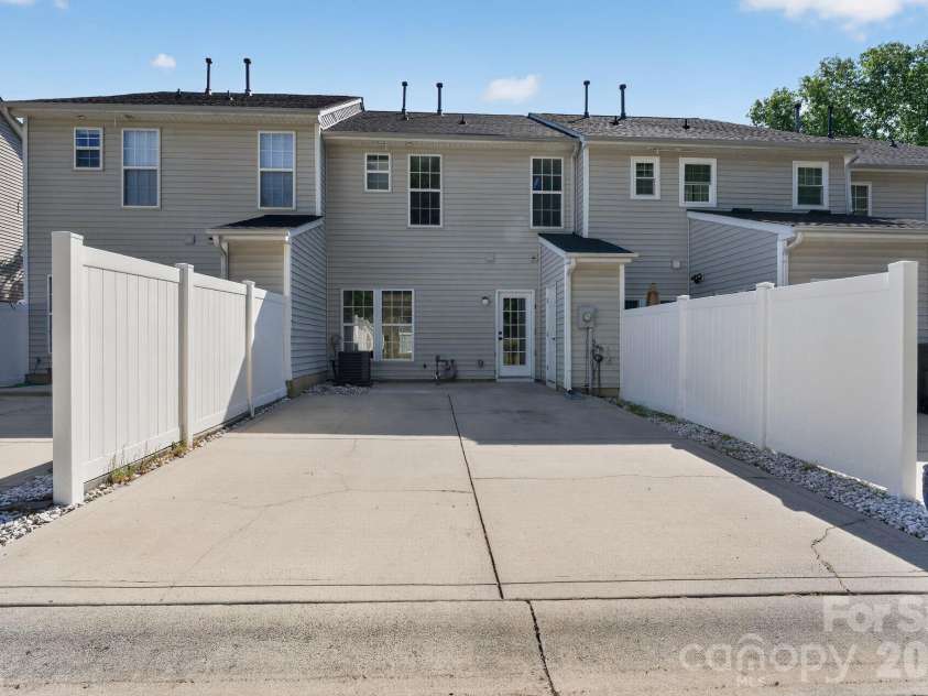 1631 Chamberside Drive, Rock Hill, SC 29730.  MLS# CAR4373797, YatesRealty ID 14942. 