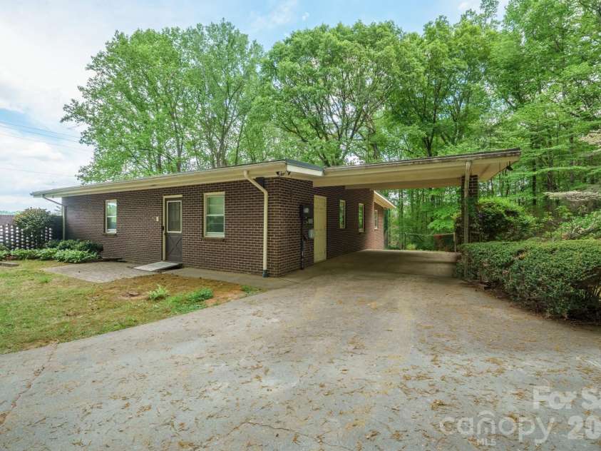 4543 Hickory Boulevard, Granite Falls, NC 28630.  MLS# CAR4374200, YatesRealty ID 14943. 