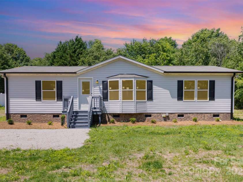 4750 Enochville Road, Kannapolis, NC 28081.  MLS# CAR4261423, YatesRealty ID 14943. 