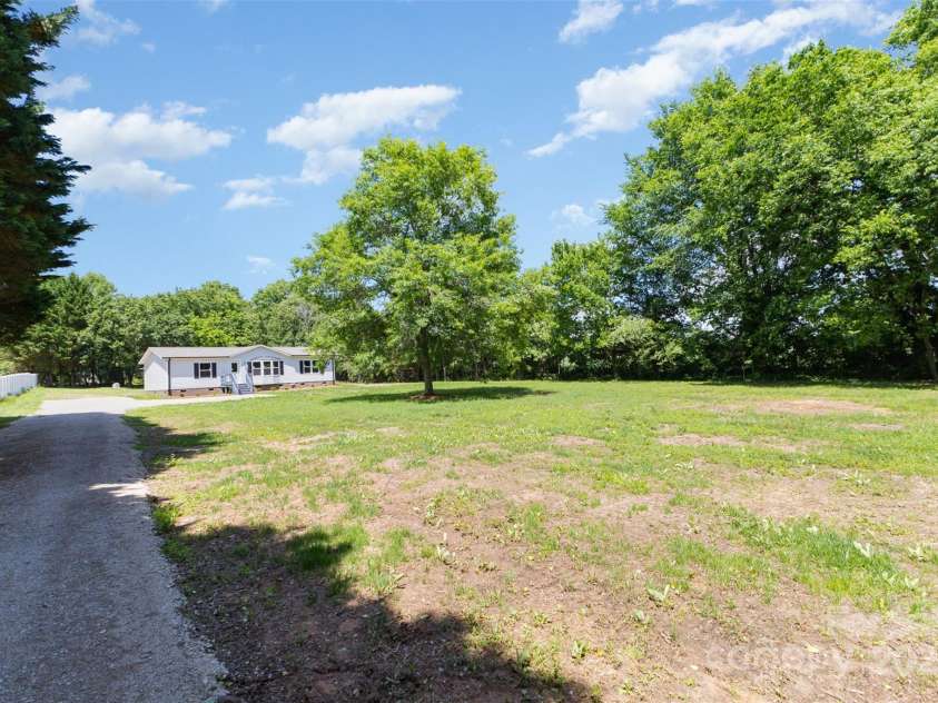 4750 Enochville Road, Kannapolis, NC 28081.  MLS# CAR4261423, YatesRealty ID 14943. 