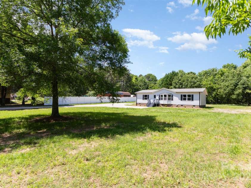 4750 Enochville Road, Kannapolis, NC 28081.  MLS# CAR4261423, YatesRealty ID 14943. 