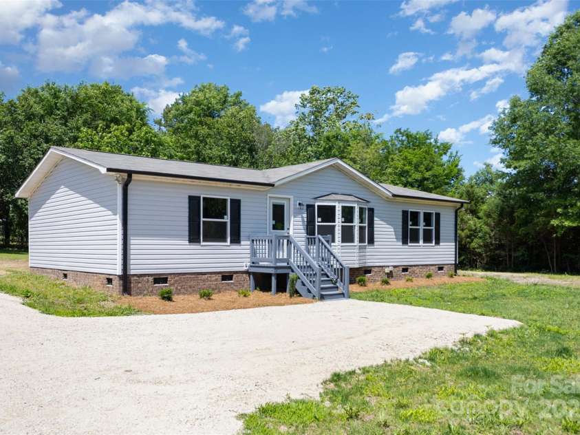 4750 Enochville Road, Kannapolis, NC 28081.  MLS# CAR4261423, YatesRealty ID 14943. 