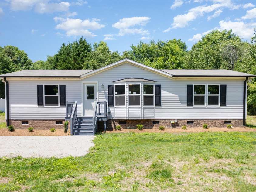 4750 Enochville Road, Kannapolis, NC 28081.  MLS# CAR4261423, YatesRealty ID 14943. 