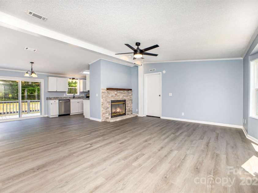 4750 Enochville Road, Kannapolis, NC 28081.  MLS# CAR4261423, YatesRealty ID 14943. 