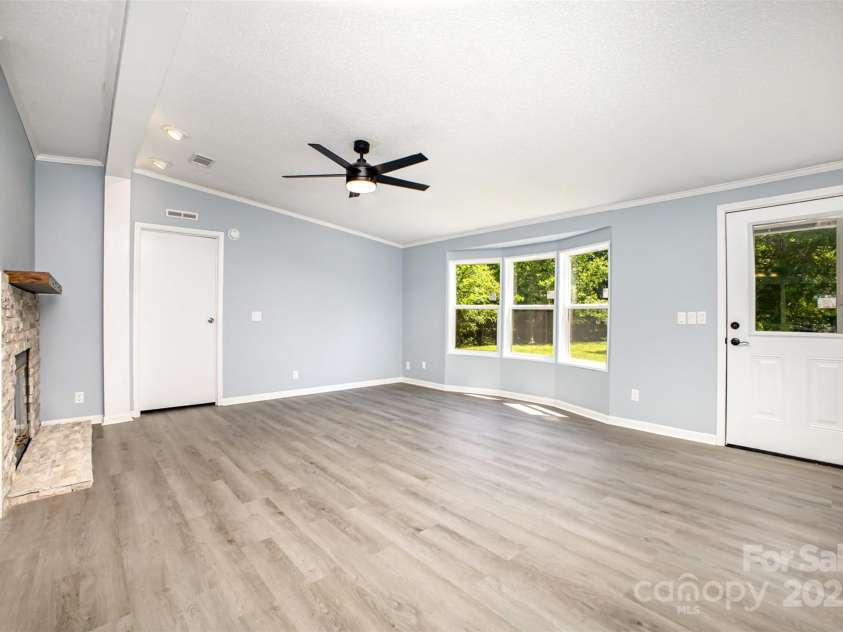 4750 Enochville Road, Kannapolis, NC 28081.  MLS# CAR4261423, YatesRealty ID 14943. 