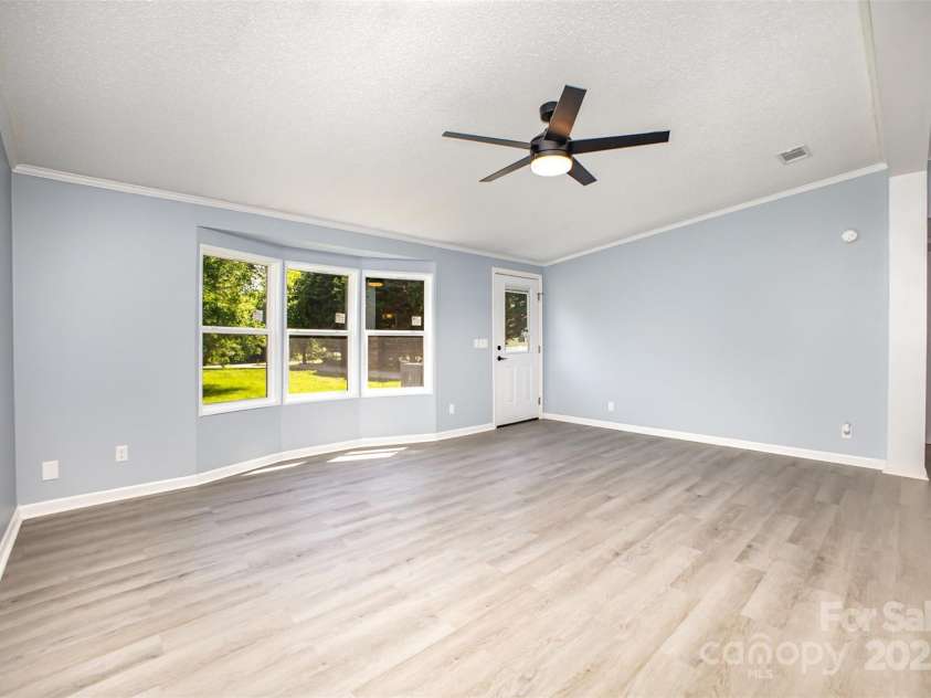 4750 Enochville Road, Kannapolis, NC 28081.  MLS# CAR4261423, YatesRealty ID 14943. 