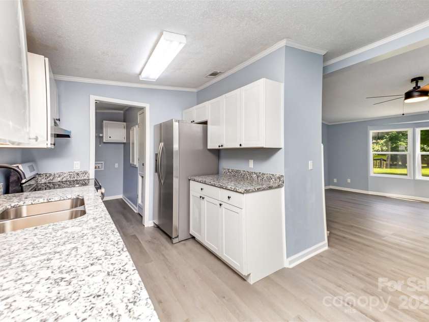 4750 Enochville Road, Kannapolis, NC 28081.  MLS# CAR4261423, YatesRealty ID 14943. 